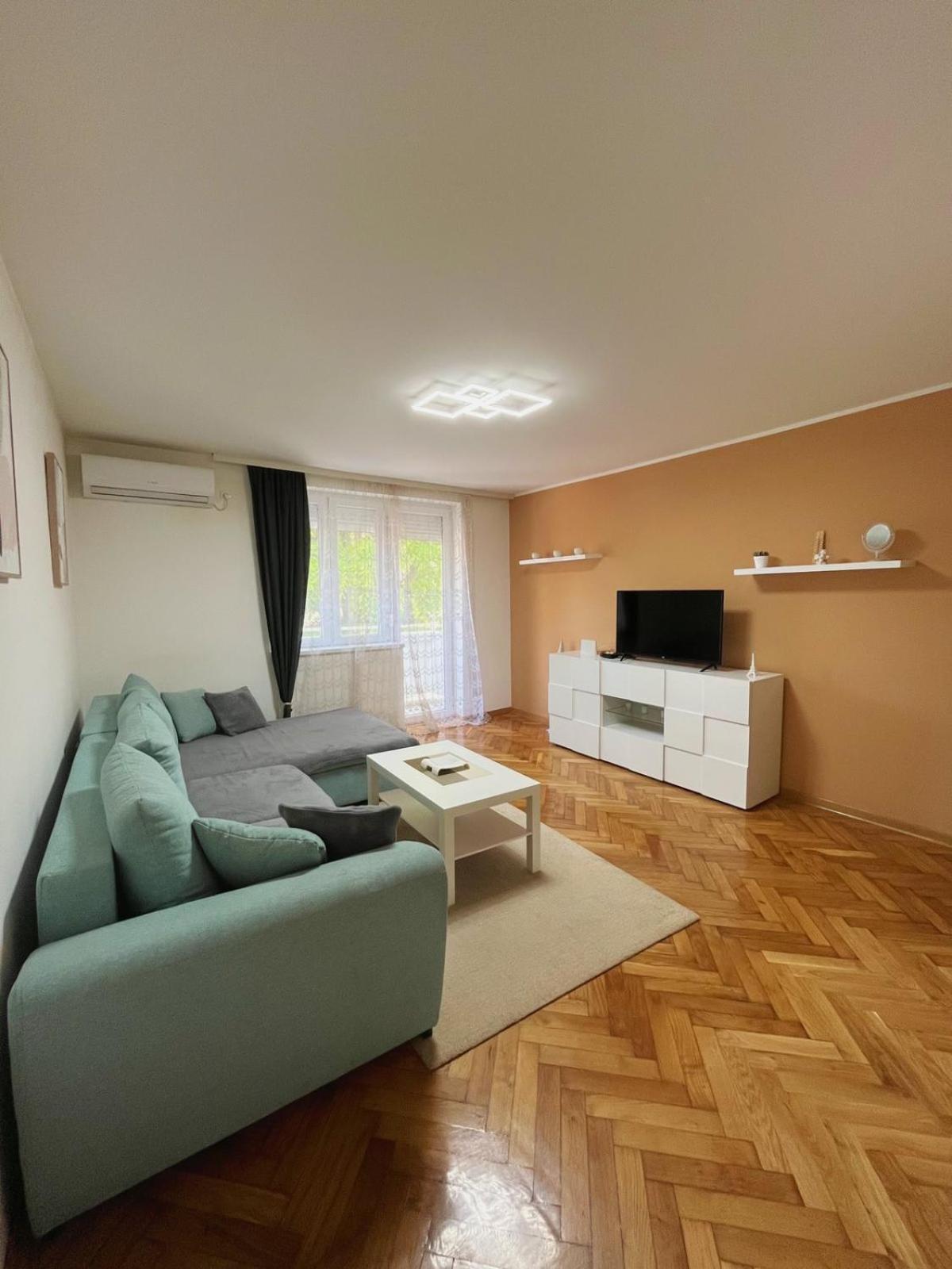 Apartman Jovana Sremska Mitrovica Exterior photo
